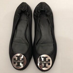 TORY BURCH TRAVEL BALLETS FLATS LEATHER WITH METAL LOGO SHOE WOMENS SIZE 8.5
